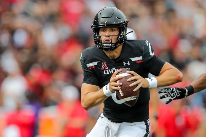 Sep 10, 2022; Cincinnati, Ohio, USA; Cincinnati Bearcats quarterback Ben Bryant (6) runs with the ball against the Kennesaw State Owls in the first half at Nippert Stadium. Mandatory Credit: Katie Stratman-USA TODAY Sports
